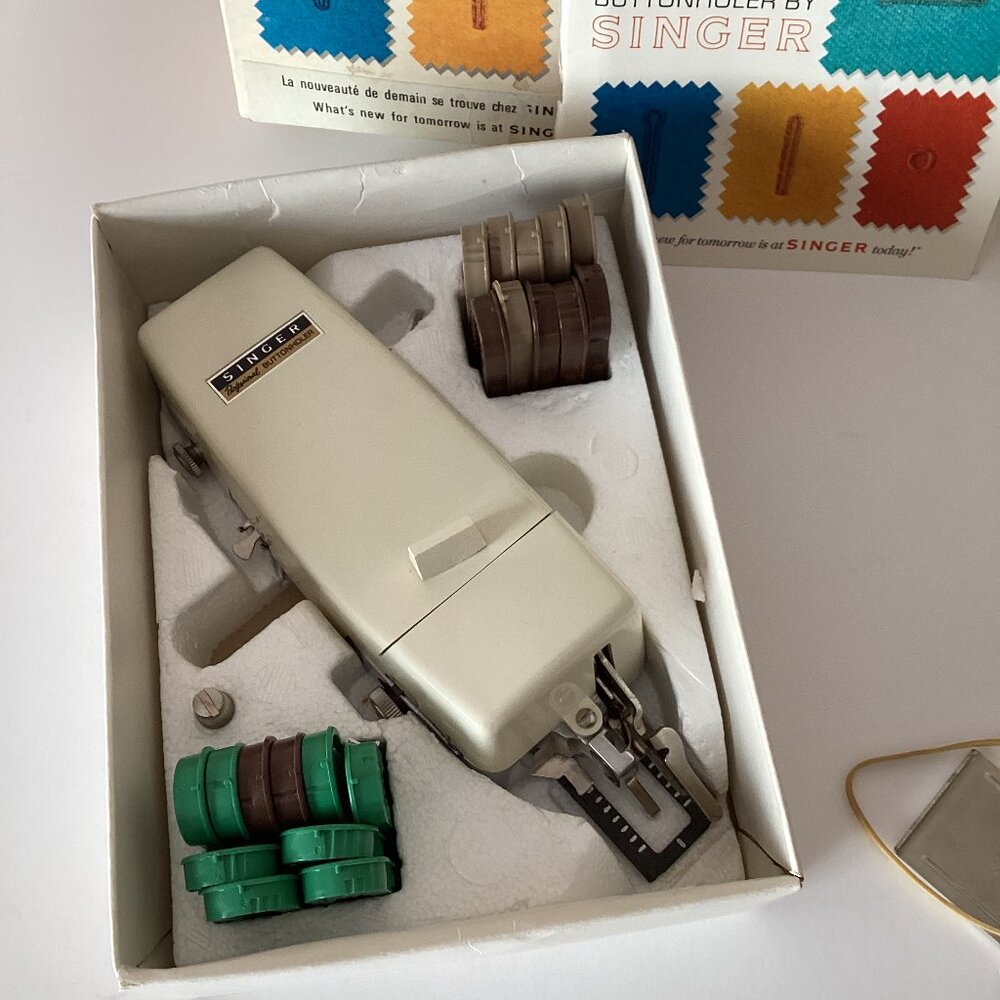 Vintage Singer Professional Buttonholer Zig Zag 5 Styles Eyelet Sewing Machine